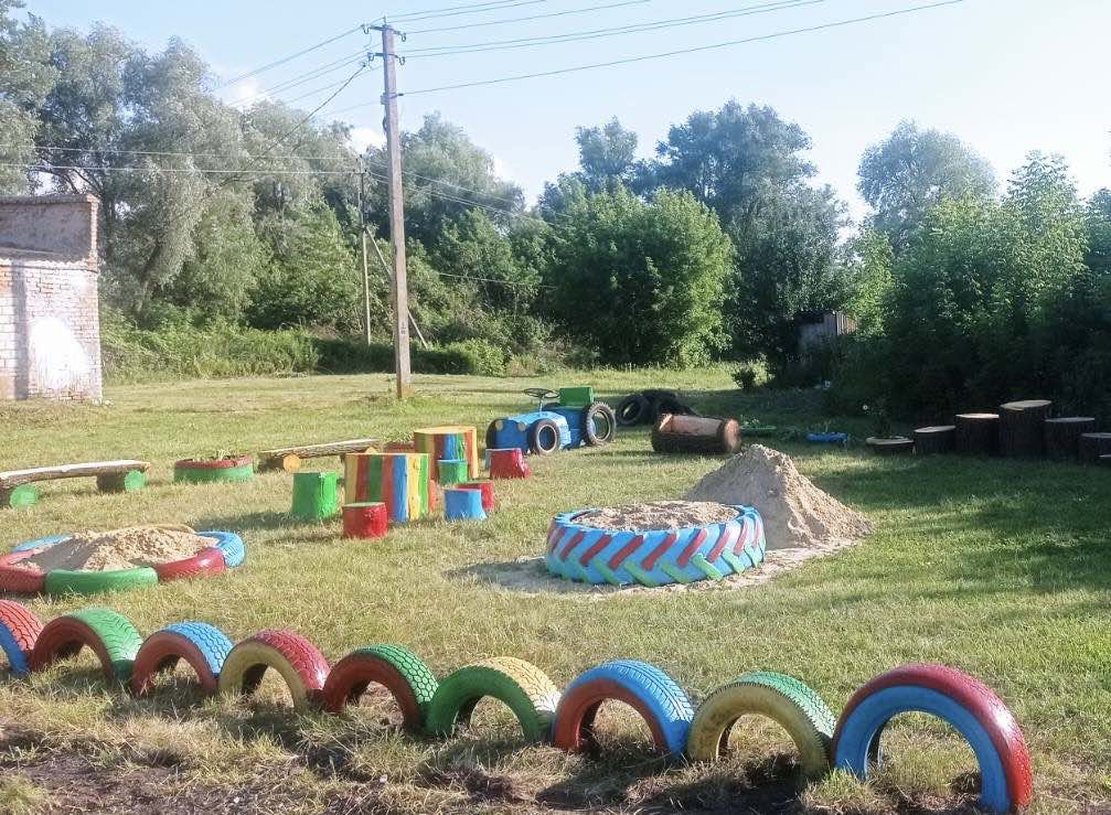 Сучасний дитячий майданчик у Довгій Луці: довгий шлях до втілення мрії дітей села